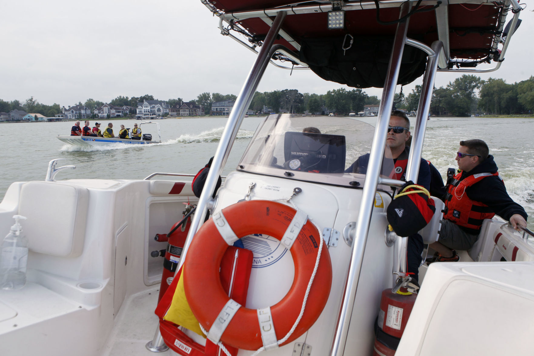 Dive crews train on Cedar Lake